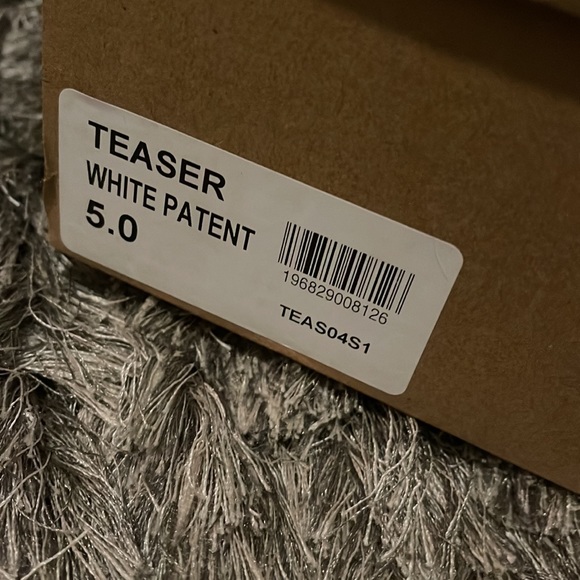 STEVE MADDEN!! BRAND NEW NEVER BEEN WORN BEFORE TEASER WHITE PATENT HEEL BOOTS - Picture 13 of 13